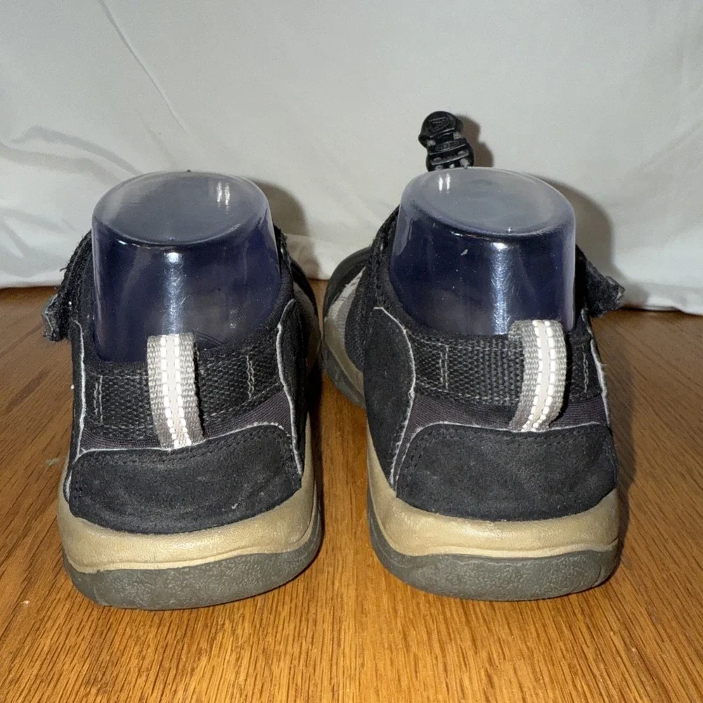 Keen Mens Size 5 Black With gray Trim Waterproof Sandals Outdoor Hiking